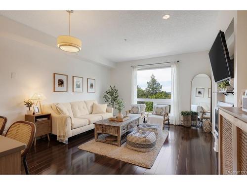 313-4529 West Saanich Rd, Saanich, BC - Indoor Photo Showing Living Room