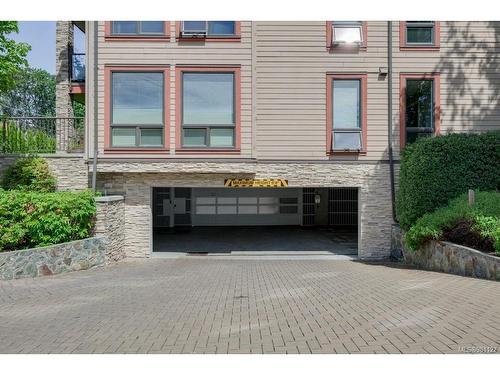 313-4529 West Saanich Rd, Saanich, BC - Outdoor