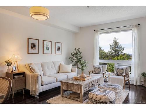 313-4529 West Saanich Rd, Saanich, BC - Indoor Photo Showing Living Room