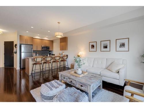 313-4529 West Saanich Rd, Saanich, BC - Indoor Photo Showing Living Room