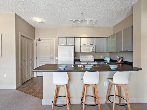 419-870 Short St, Saanich, BC - Indoor Photo Showing Kitchen