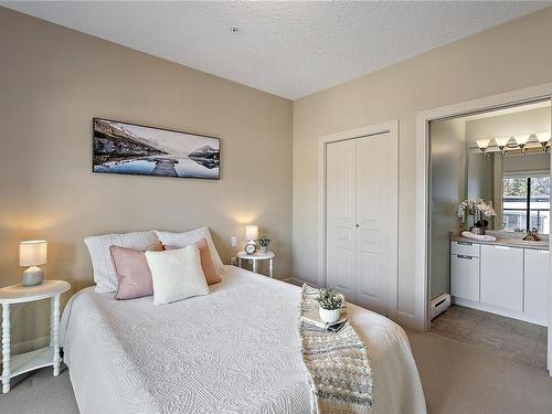 419-870 Short St, Saanich, BC - Indoor Photo Showing Bedroom