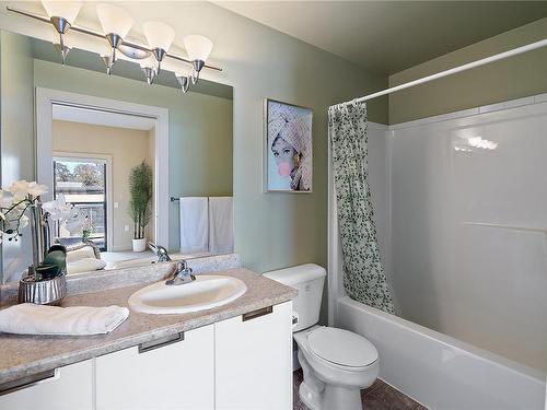 419-870 Short St, Saanich, BC - Indoor Photo Showing Bathroom