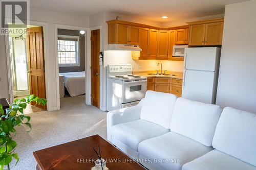 4531 Hamilton Road, Thames Centre (Dorchester), ON - Indoor Photo Showing Kitchen