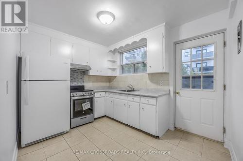 Unit 3 - 349 Frontenac Avenue, Oshawa, ON - Indoor Photo Showing Kitchen