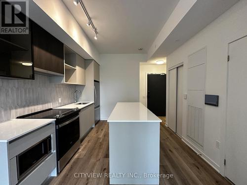 733 - 395 Dundas Street W, Oakville, ON - Indoor Photo Showing Kitchen