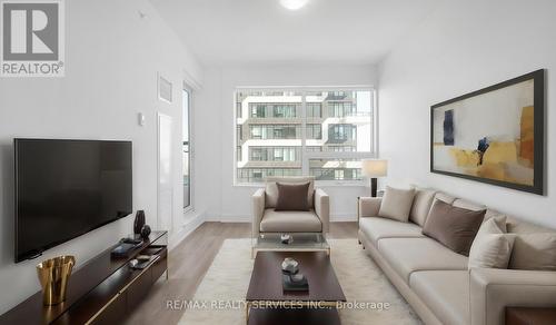 603 - 2481 Taunton Road, Oakville, ON - Indoor Photo Showing Living Room