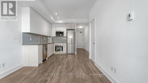 603 - 2481 Taunton Road, Oakville, ON - Indoor Photo Showing Kitchen