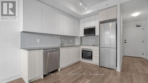 603 - 2481 Taunton Road, Oakville, ON - Indoor Photo Showing Kitchen