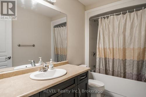 6322 Shapton Crescent, Niagara Falls (219 - Forestview), ON - Indoor Photo Showing Bathroom