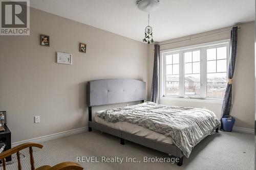 6322 Shapton Crescent, Niagara Falls (219 - Forestview), ON - Indoor Photo Showing Bedroom