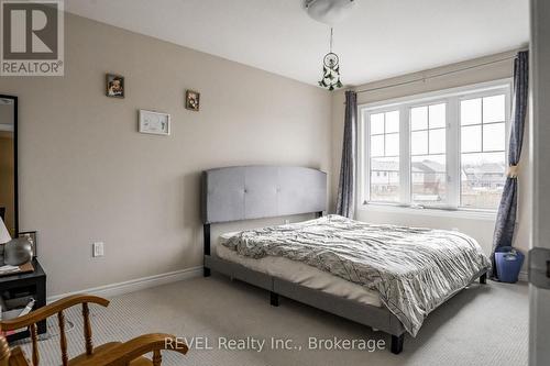 6322 Shapton Crescent, Niagara Falls (219 - Forestview), ON - Indoor Photo Showing Bedroom