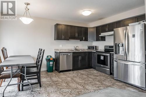 6322 Shapton Crescent, Niagara Falls (219 - Forestview), ON - Indoor Photo Showing Kitchen With Stainless Steel Kitchen