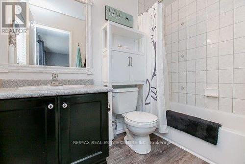 4209 Thomas Alton Boulevard, Burlington, ON - Indoor Photo Showing Bathroom