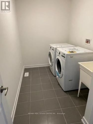 4209 Thomas Alton Boulevard, Burlington, ON - Indoor Photo Showing Laundry Room