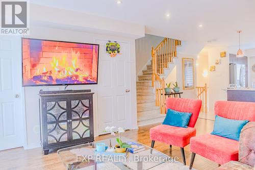 4 - 60 Fairwood Circle, Brampton, ON - Indoor Photo Showing Living Room