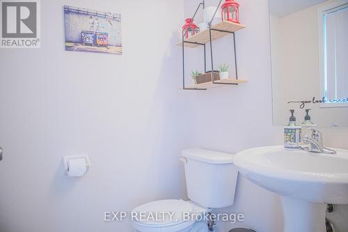 4 - 60 Fairwood Circle, Brampton, ON - Indoor Photo Showing Bathroom