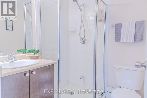 4 - 60 Fairwood Circle, Brampton, ON - Indoor Photo Showing Bathroom