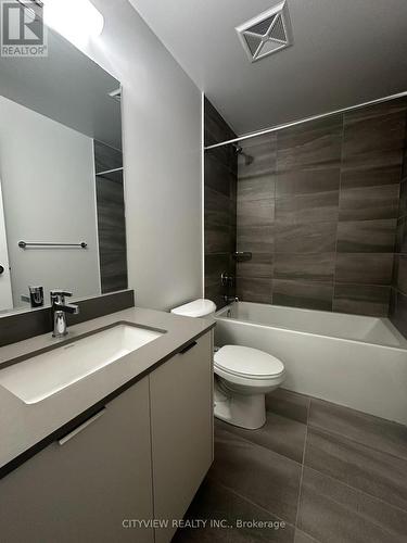 1803 - 202 Burnhamthorpe Road E, Mississauga, ON - Indoor Photo Showing Bathroom