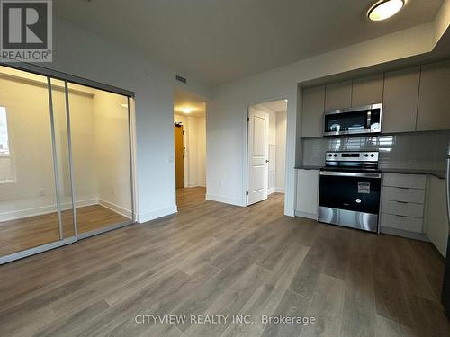 1803 - 202 Burnhamthorpe Road E, Mississauga, ON - Indoor Photo Showing Kitchen