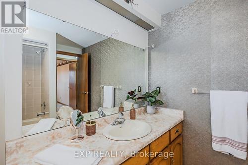 8 Smart Street, Guelph, ON - Indoor Photo Showing Bathroom