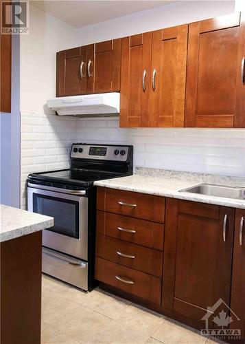 2020 Jasmine Crescent Unit#704, Gloucester, ON - Indoor Photo Showing Kitchen