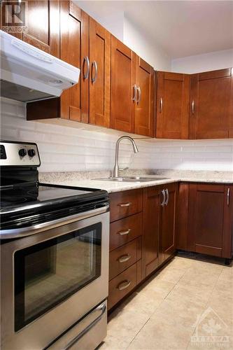 2020 Jasmine Crescent Unit#704, Gloucester, ON - Indoor Photo Showing Kitchen