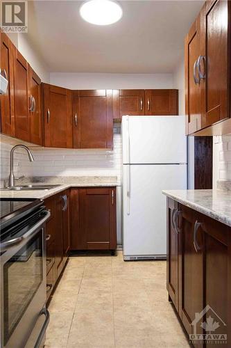 2020 Jasmine Crescent Unit#704, Gloucester, ON - Indoor Photo Showing Kitchen