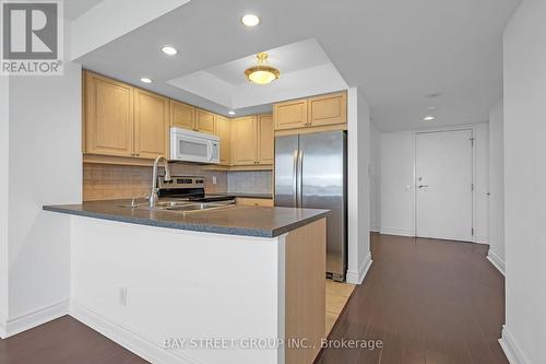 2321 - 15 Northtown Way, Toronto, ON - Indoor Photo Showing Kitchen