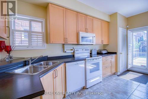 101 Bur Oak Avenue, Markham, ON - Indoor Photo Showing Kitchen With Double Sink