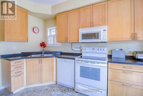 101 Bur Oak Avenue, Markham, ON - Indoor Photo Showing Kitchen With Double Sink