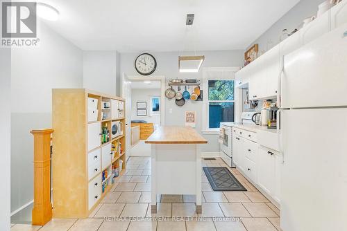 93 Peter Street, Hamilton, ON - Indoor Photo Showing Kitchen