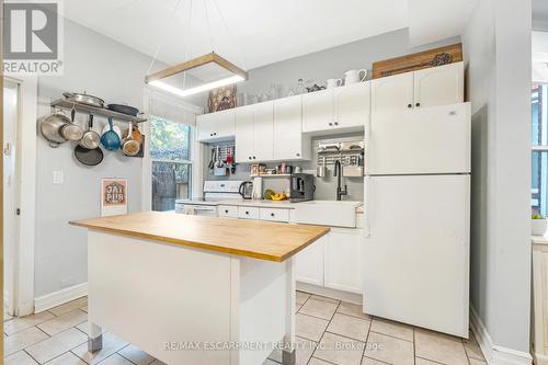 93 Peter Street, Hamilton, ON - Indoor Photo Showing Kitchen