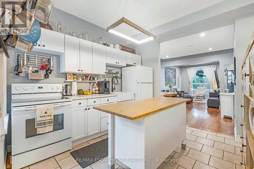 93 Peter Street, Hamilton, ON - Indoor Photo Showing Kitchen