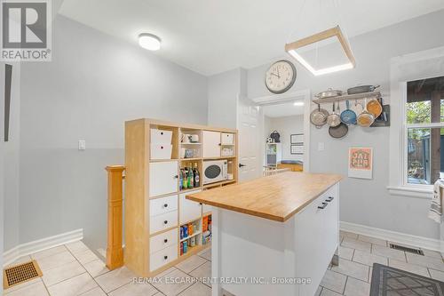 93 Peter Street, Hamilton, ON - Indoor Photo Showing Kitchen