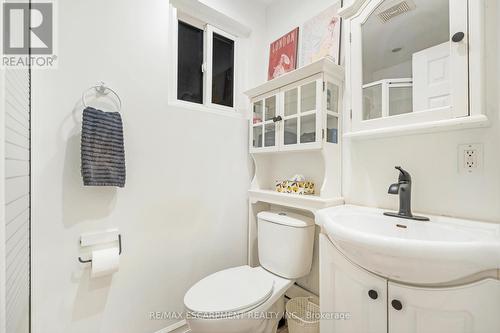 93 Peter Street, Hamilton, ON - Indoor Photo Showing Bathroom