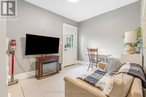 93 Peter Street, Hamilton, ON - Indoor Photo Showing Other Room