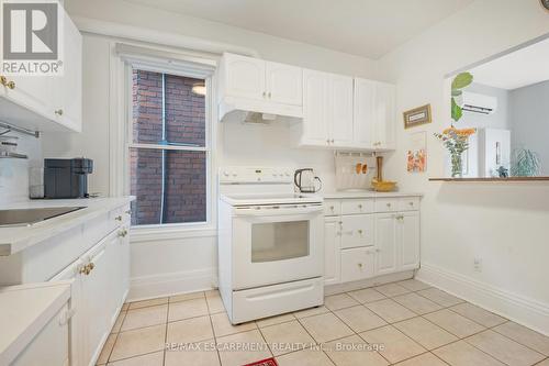 93 Peter Street, Hamilton, ON - Indoor Photo Showing Kitchen