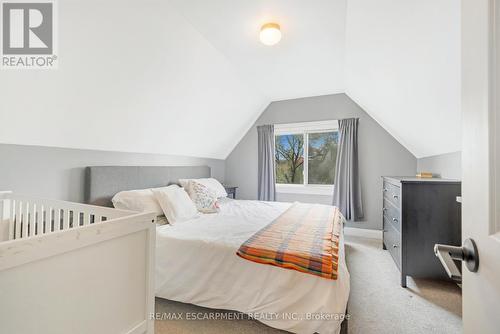 93 Peter Street, Hamilton, ON - Indoor Photo Showing Bedroom