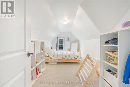 93 Peter Street, Hamilton, ON - Indoor Photo Showing Bedroom