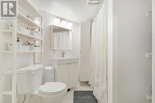 93 Peter Street, Hamilton, ON - Indoor Photo Showing Bathroom