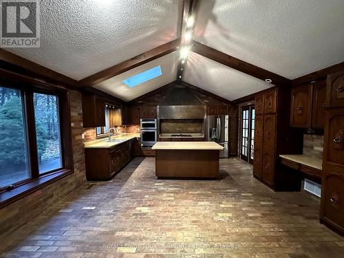 136 Arnold Crescent, Richmond Hill, ON - Indoor Photo Showing Kitchen