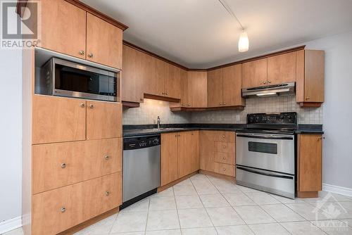 214 Hannah Street Street, Ottawa, ON - Indoor Photo Showing Kitchen