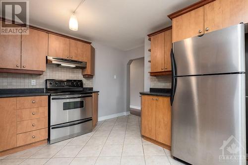 214 Hannah Street Street, Ottawa, ON - Indoor Photo Showing Kitchen