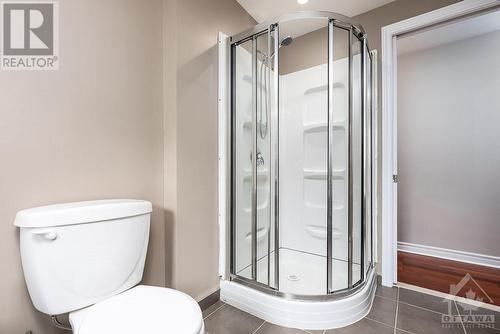 214 Hannah Street Street, Ottawa, ON - Indoor Photo Showing Bathroom