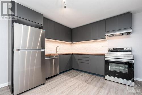 214 Hannah Street Street, Ottawa, ON - Indoor Photo Showing Kitchen