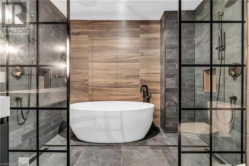 15 Clearview Street, Guelph, ON - Indoor Photo Showing Bathroom