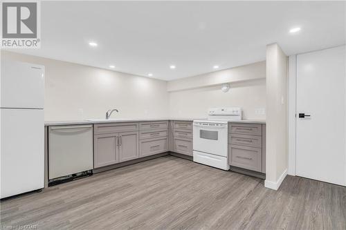 15 Clearview Street, Guelph, ON - Indoor Photo Showing Kitchen