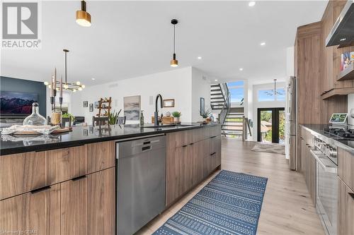 304 Kathleen Street, Guelph, ON - Indoor Photo Showing Kitchen With Upgraded Kitchen