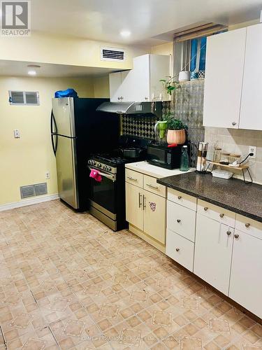 Bsmt - 21 Orchid Drive, Brampton, ON - Indoor Photo Showing Kitchen